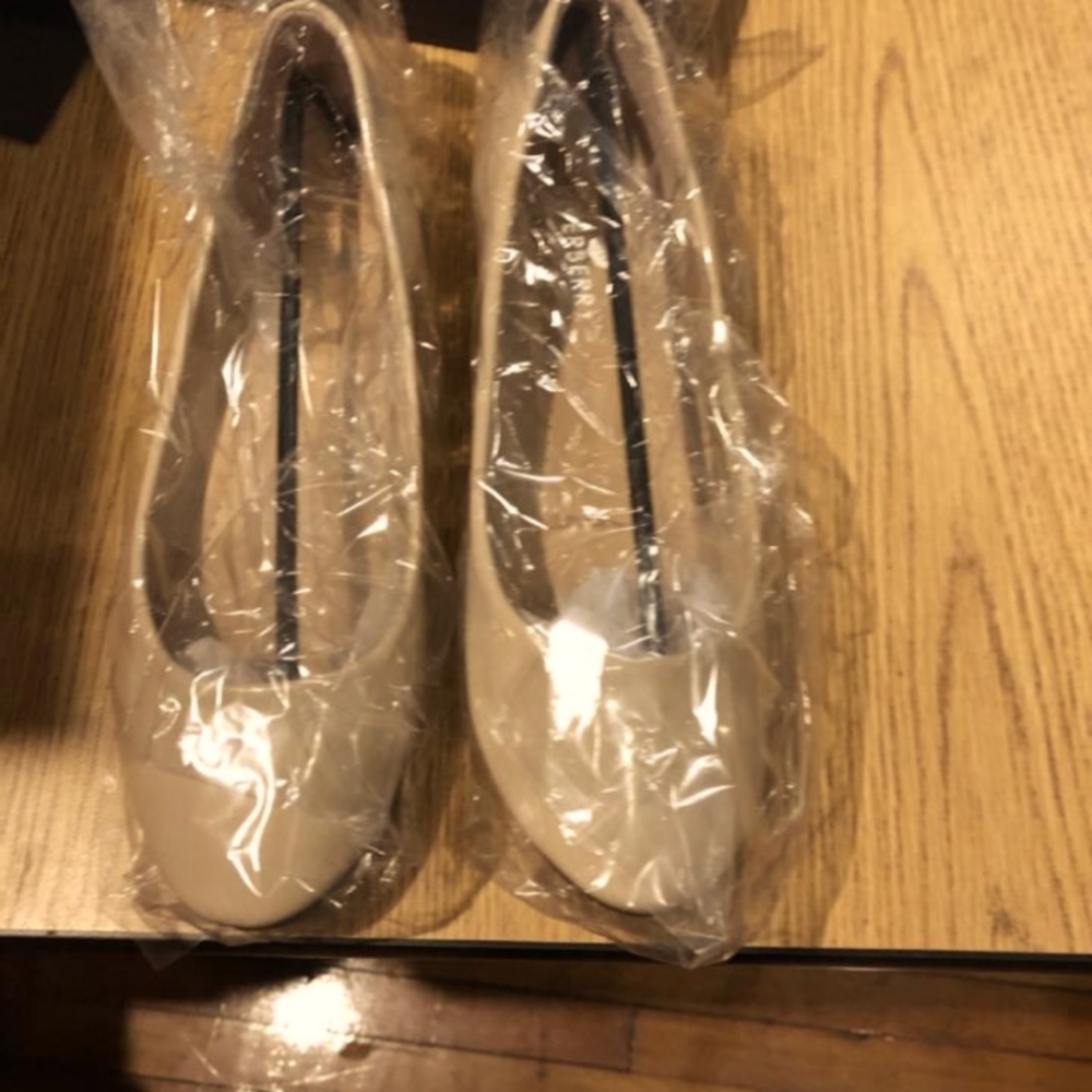 Riverberry Flats size 7.5 (NWT)